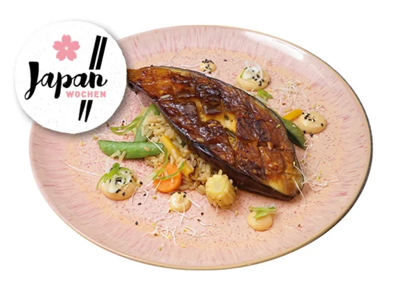 Ein Tellergericht zu der Aktion Japan Wochen bestehend aus Aubergine