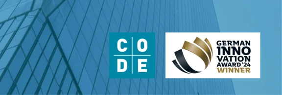 Ein Bannerbild von einem Glas Gebäude, zusätzlich sind die Icons von Klüh CoDE und german innovation award '24 winner auf dem bild