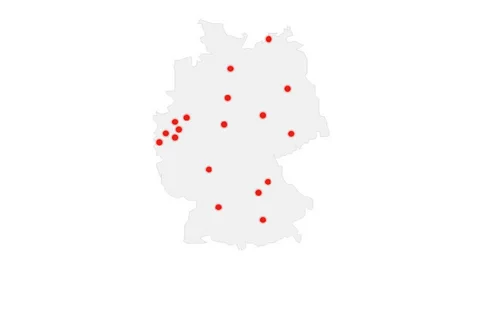 Eine graue Deutschland Karte mit roten Markierungspunkten an Klüh Standorten